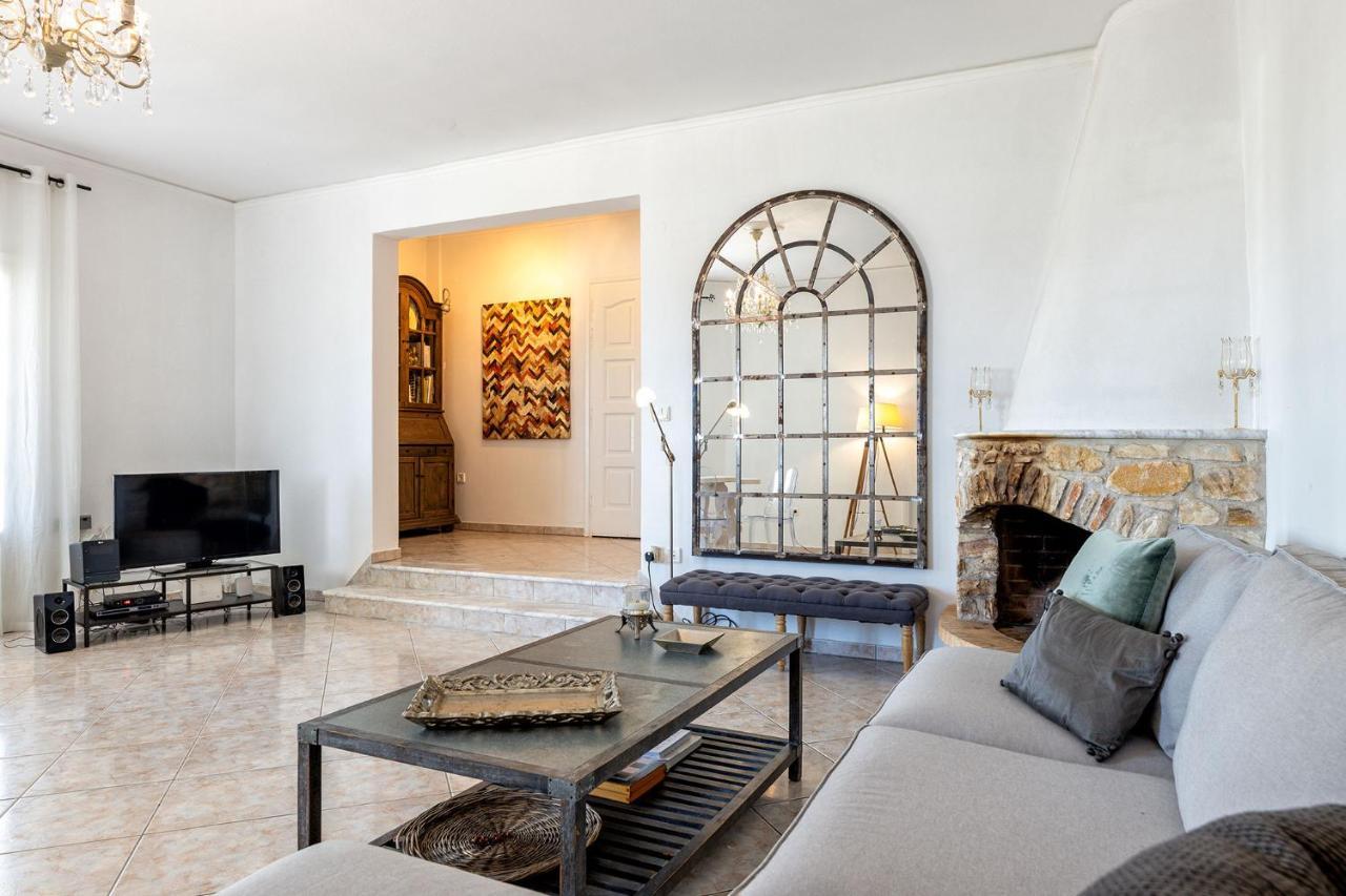 Daphne'S Lux Villa Paraspori  Екстериор снимка