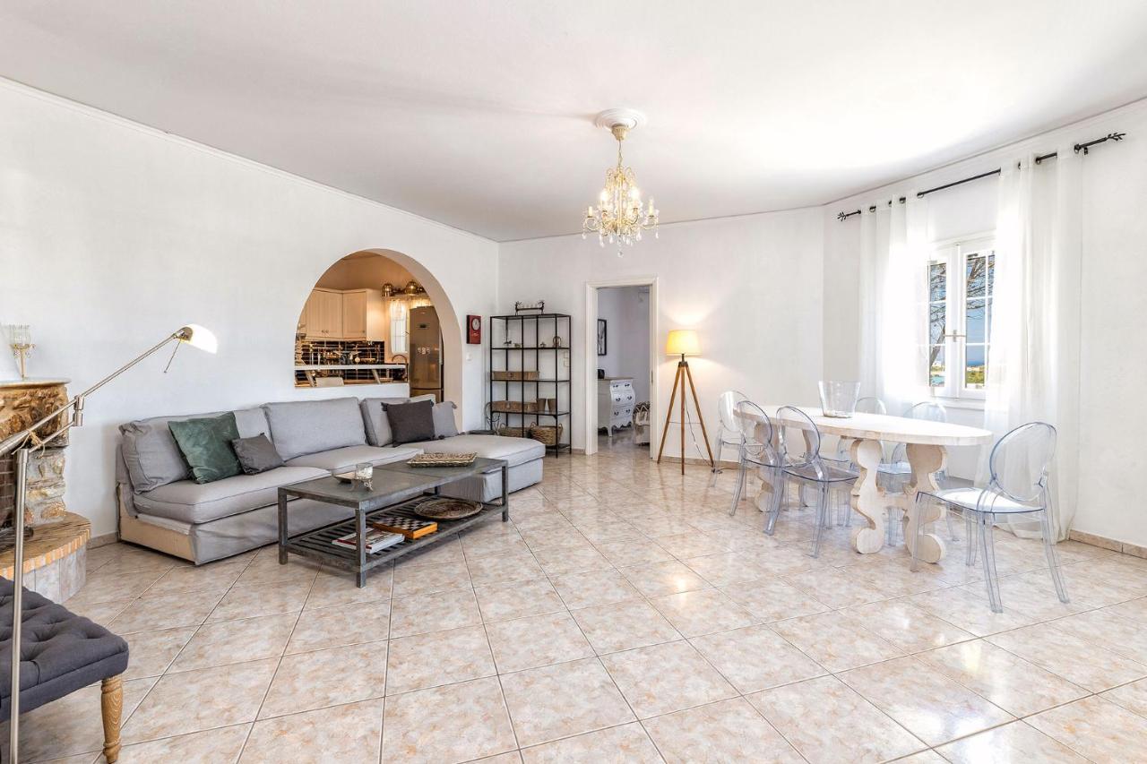 Daphne'S Lux Villa Paraspori  Екстериор снимка
